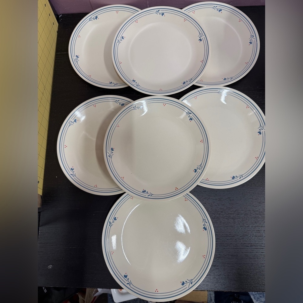 Corelle Cream and Blue Vintage Country Violets Corelle Dinner plates Set of 7